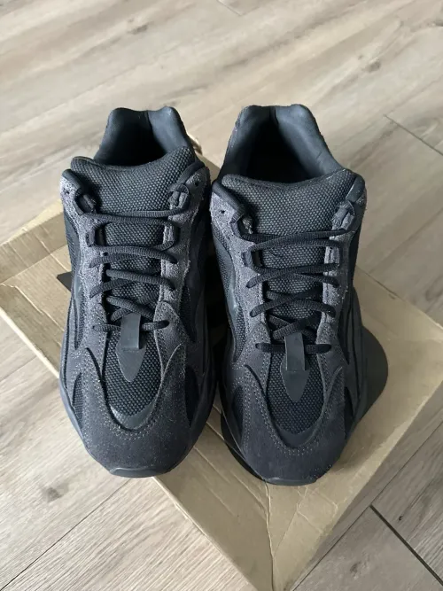 OG Yeezy Boost 700 V2 Vanta  review 