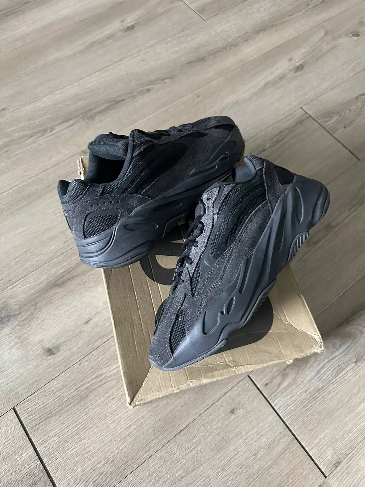 OG Yeezy Boost 700 V2 Vanta  review Alexander 02