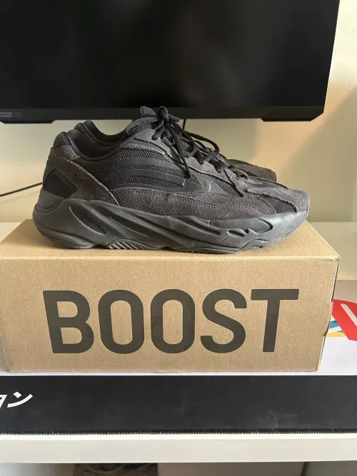 OG Yeezy Boost 700 V2 Vanta  review 