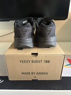 OG Yeezy Boost 700 V2 Vanta  review C. Alaimo 02
