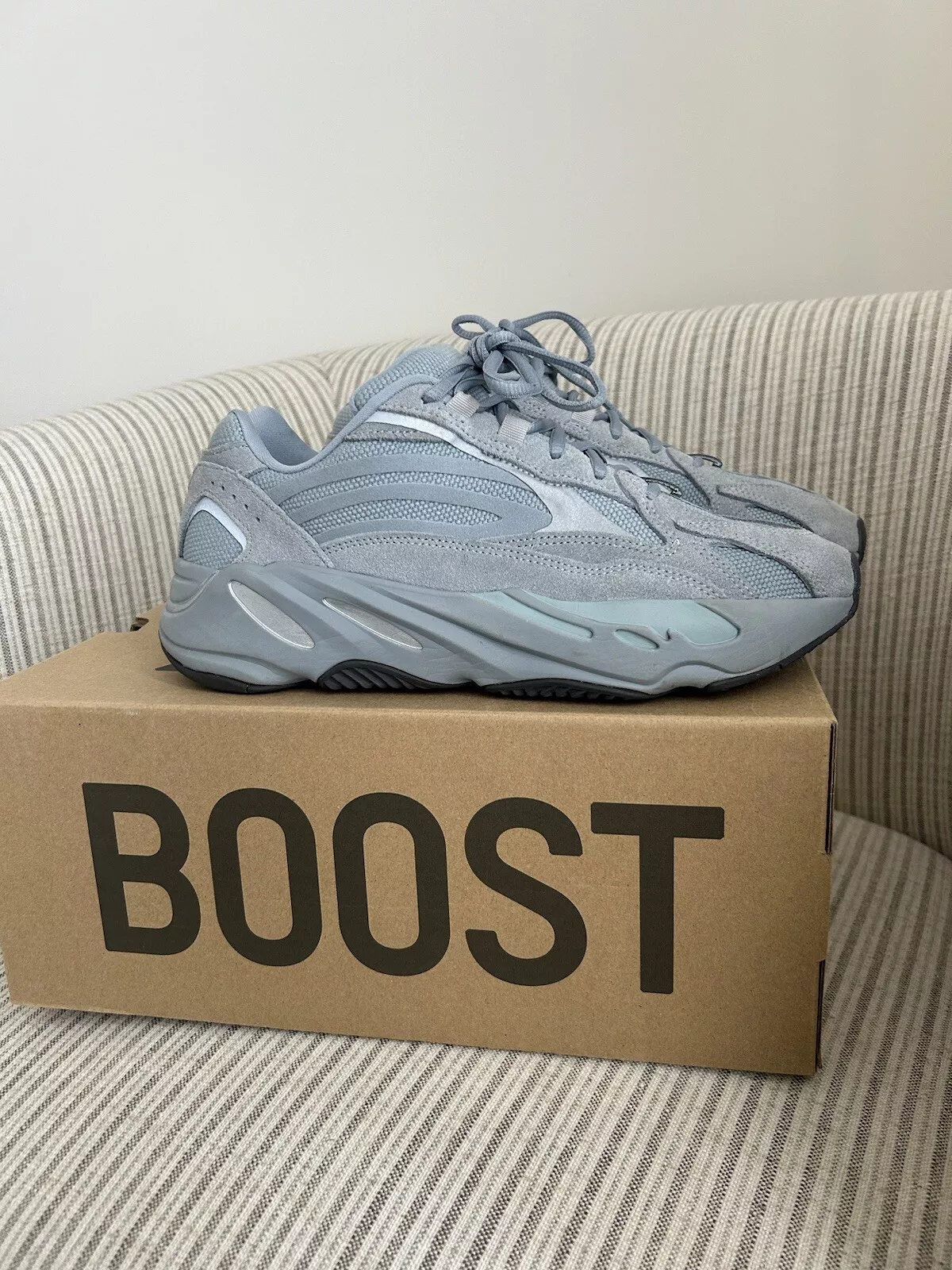 OG Adidas Yeezy Boost 700 V2 “Hospital Blue”Real Boost review Luis Amado 01