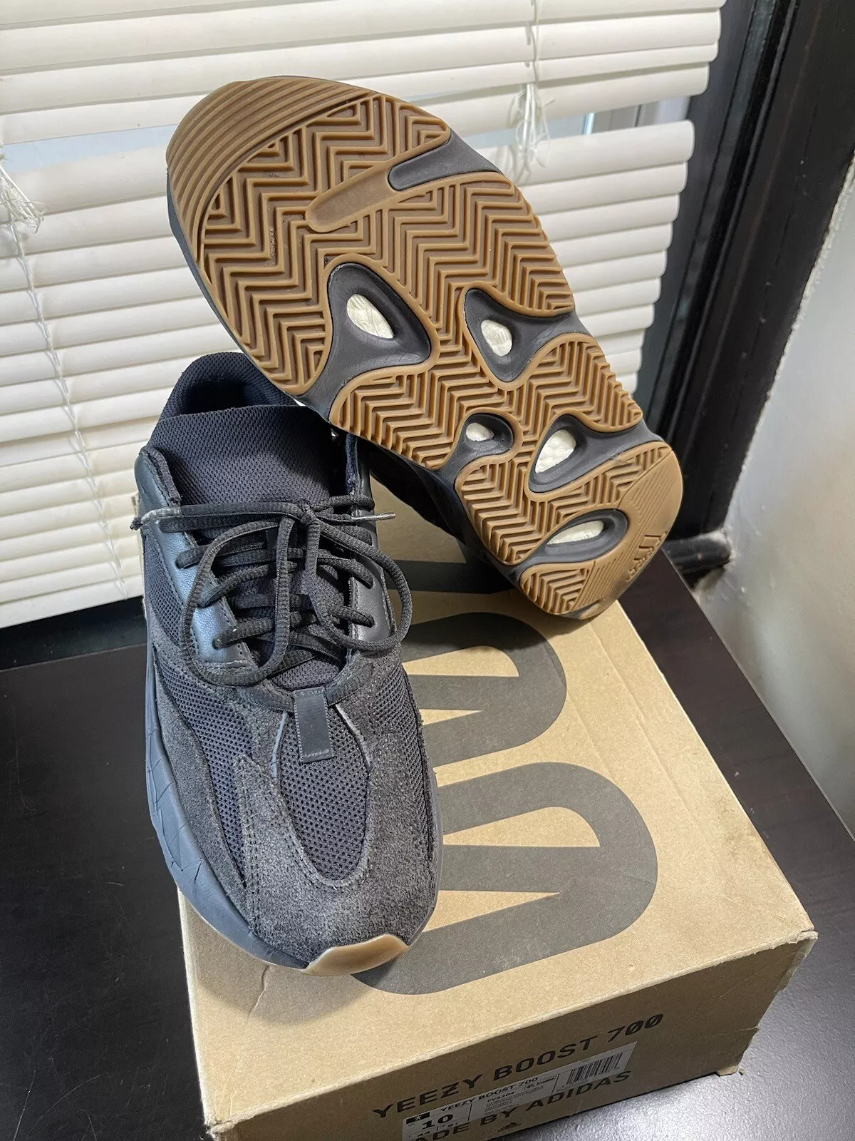 OG Yeezy Boost 700“Utility Black” review Jack 02