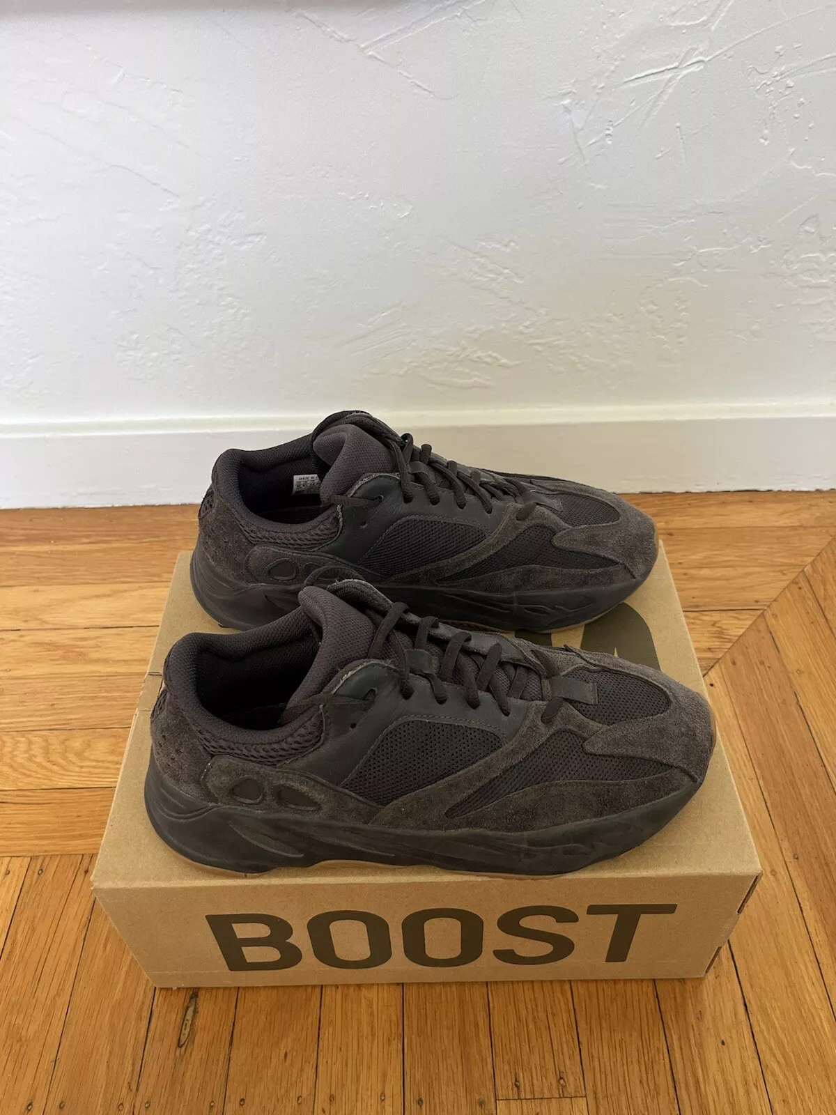 OG Yeezy Boost 700“Utility Black” review Sandra McSharry 01