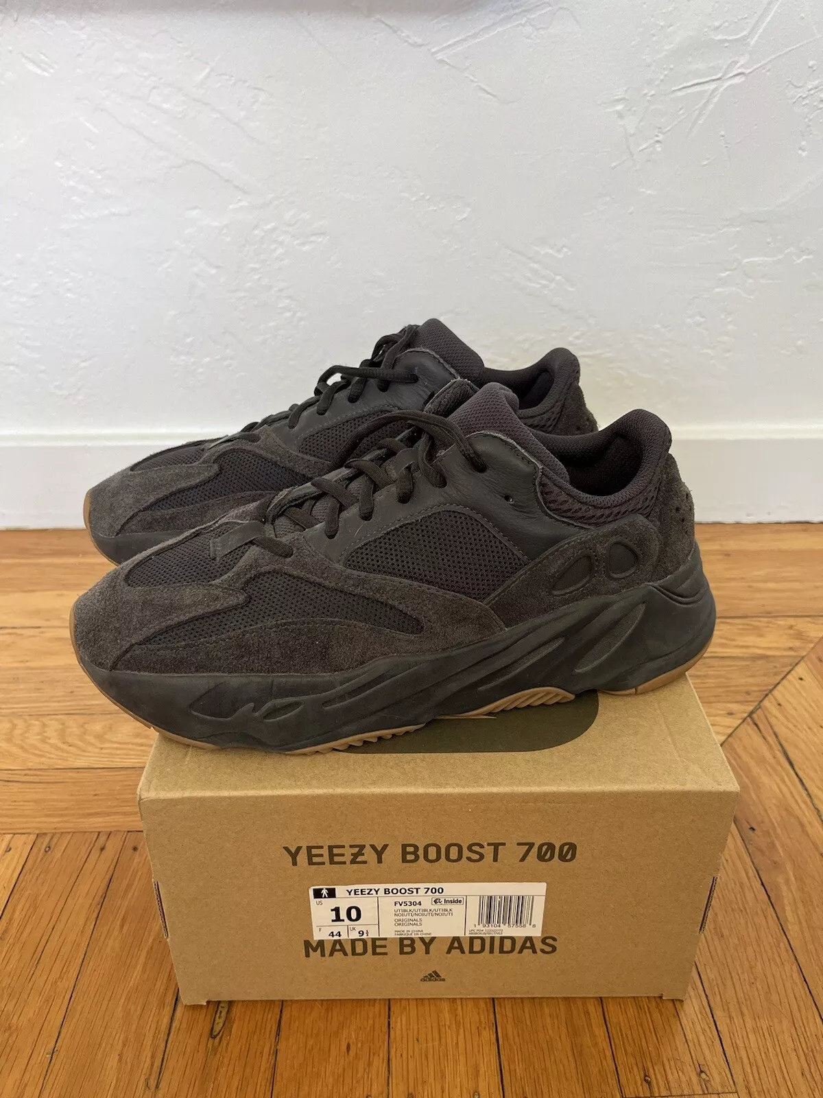 OG Yeezy Boost 700“Utility Black” review Sandra McSharry 02