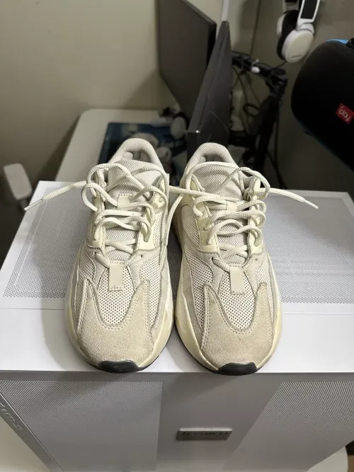 OG Yeezy Boost 700“Analog” review 