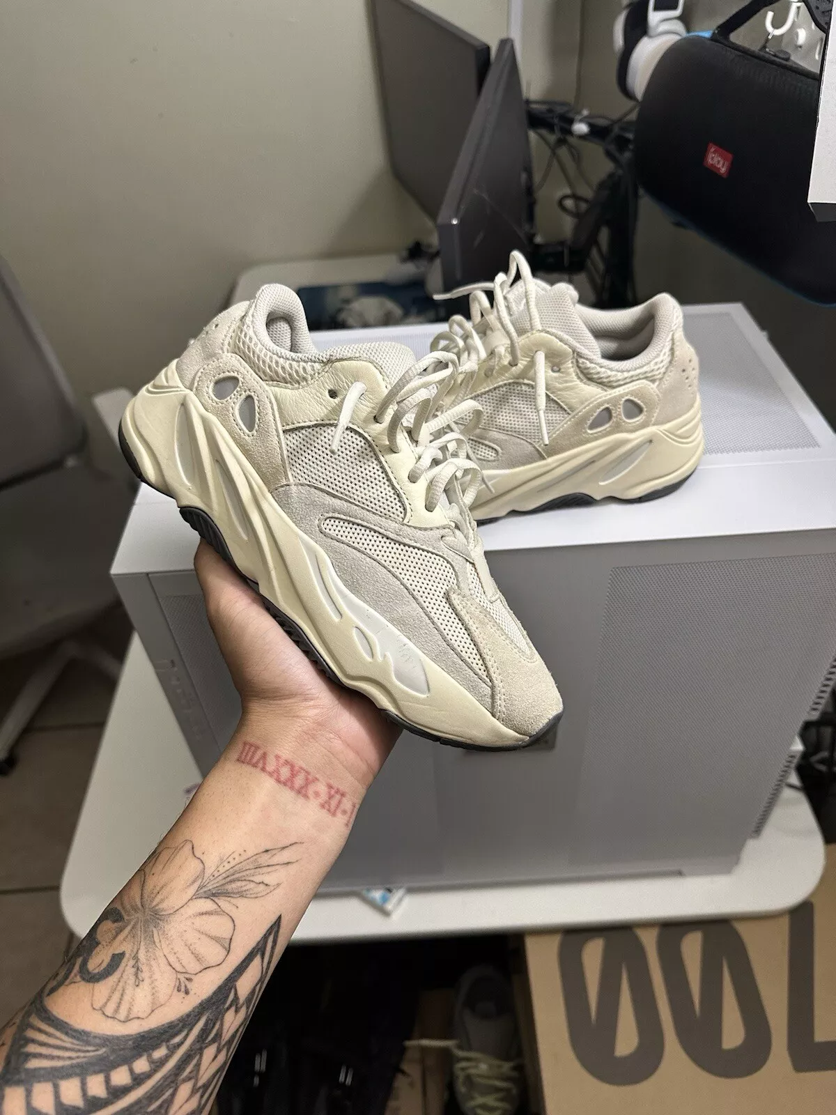 OG Yeezy Boost 700“Analog” review Daniel 02