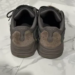 OG Yeezy Boost 700“Mauve” review Alicia Torres 02