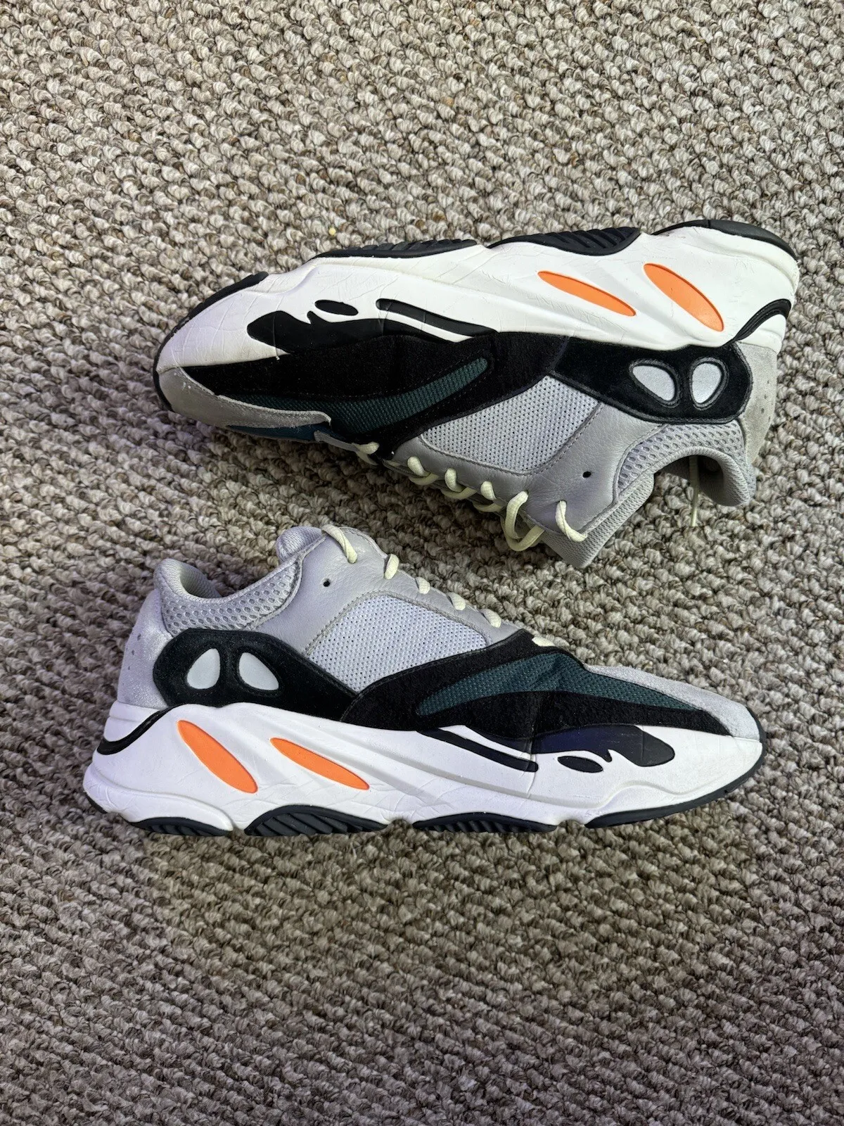 OG Yeezy Boost 700 OG“Wave Runner” review 0