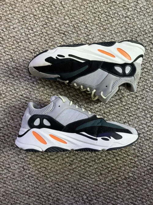 OG Yeezy Boost 700 OG“Wave Runner” review 