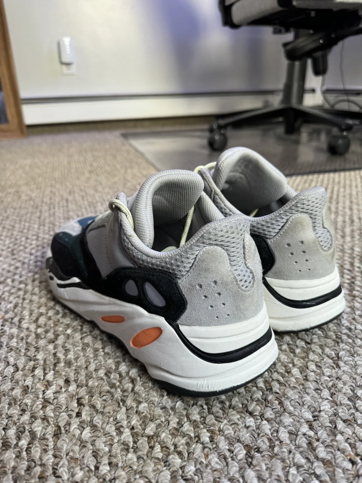 OG Yeezy Boost 700 OG“Wave Runner” review 1