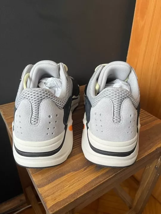 OG Yeezy Boost 700 OG“Wave Runner” review 1