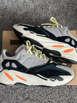 S2 Yeezy Boost 700 OG“Wave Runner” review Misty 02