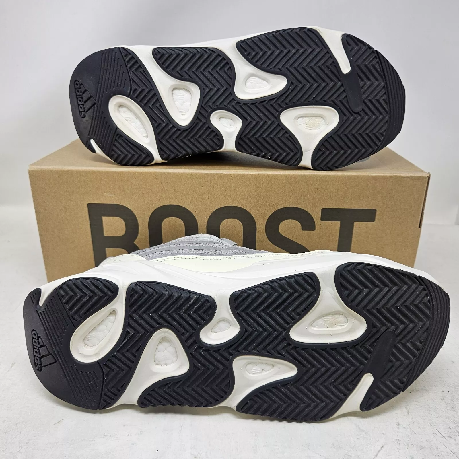 S2 Yeezy Boost 700 V2 “Static” EF2829 review Diablo 02