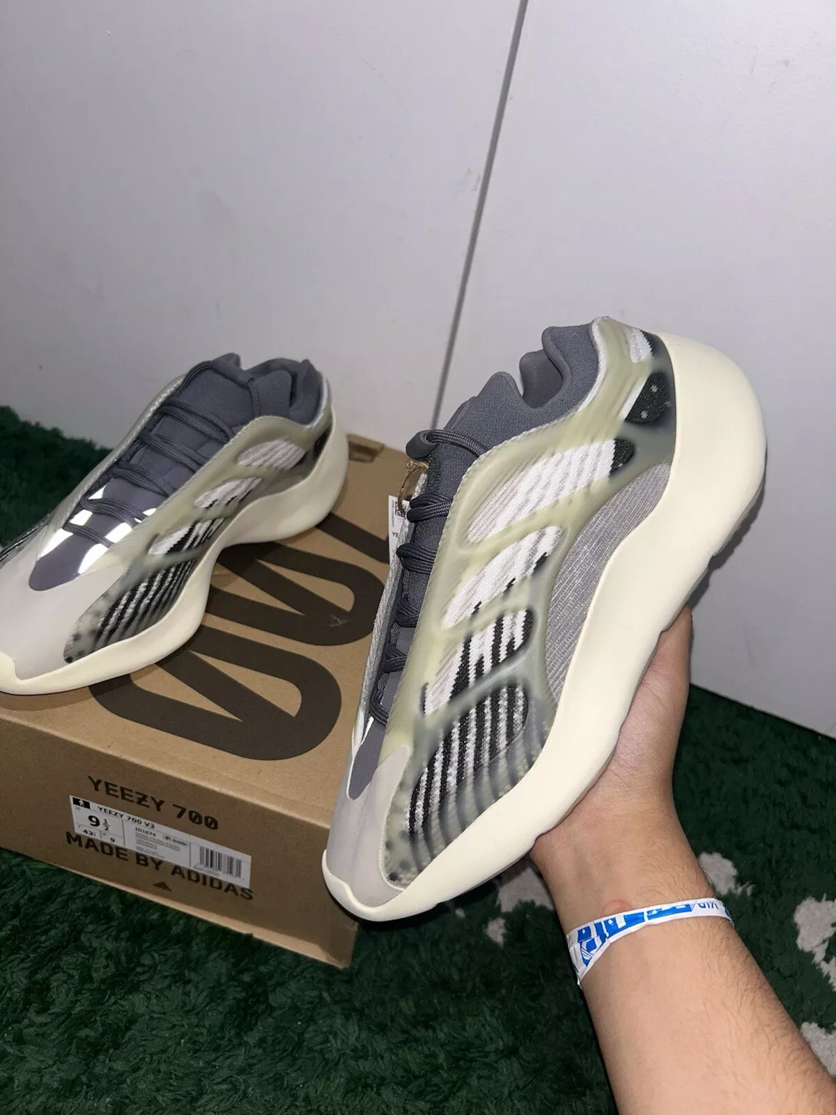S2 Adidas Yeezy 700 V3 Fade Salt review Joey 01