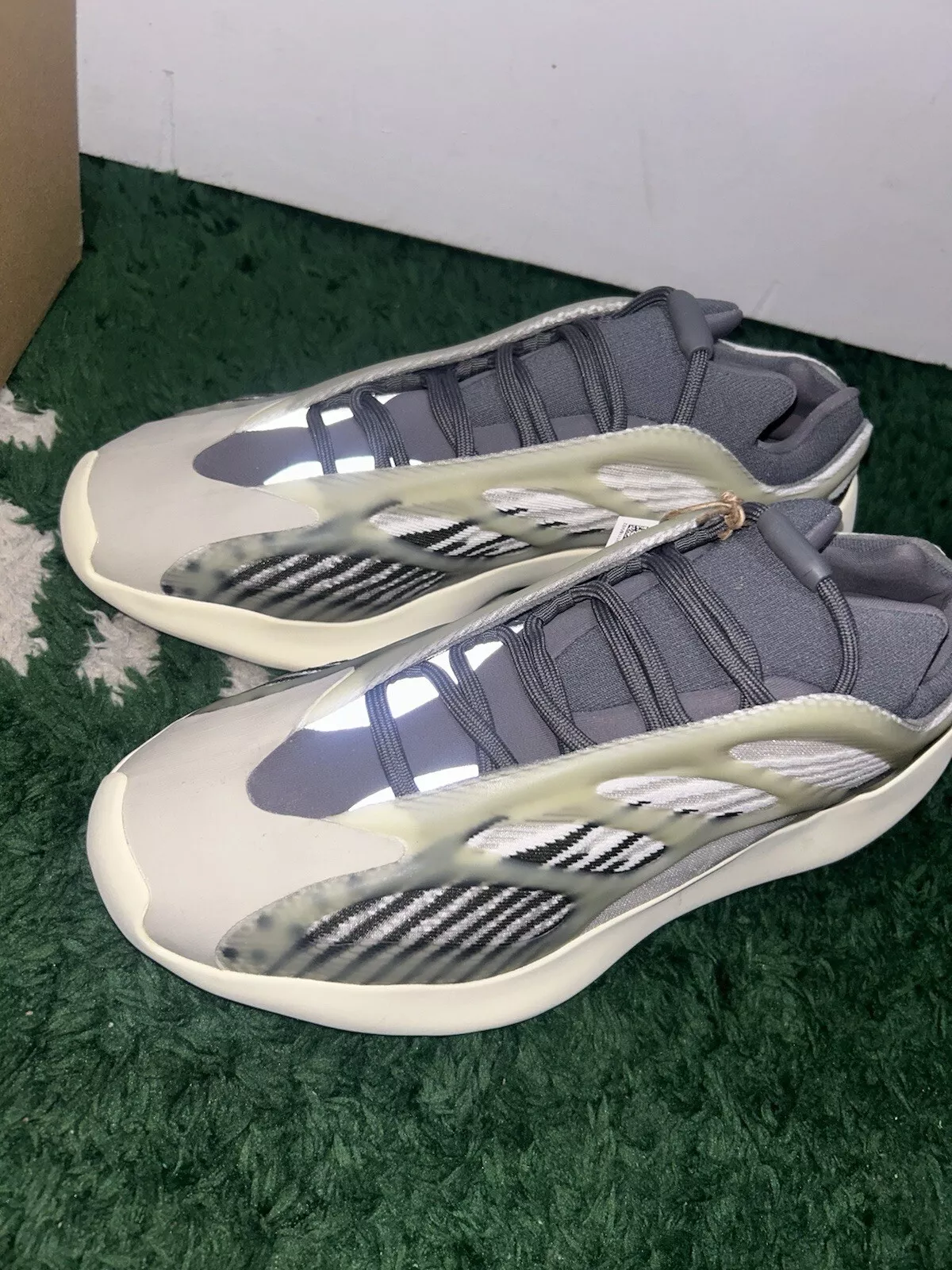 S2 Adidas Yeezy 700 V3 Fade Salt review Joey 02