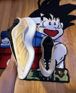 S2 Adidas Yeezy 700 V3 Mono Safflower review Christopher 01