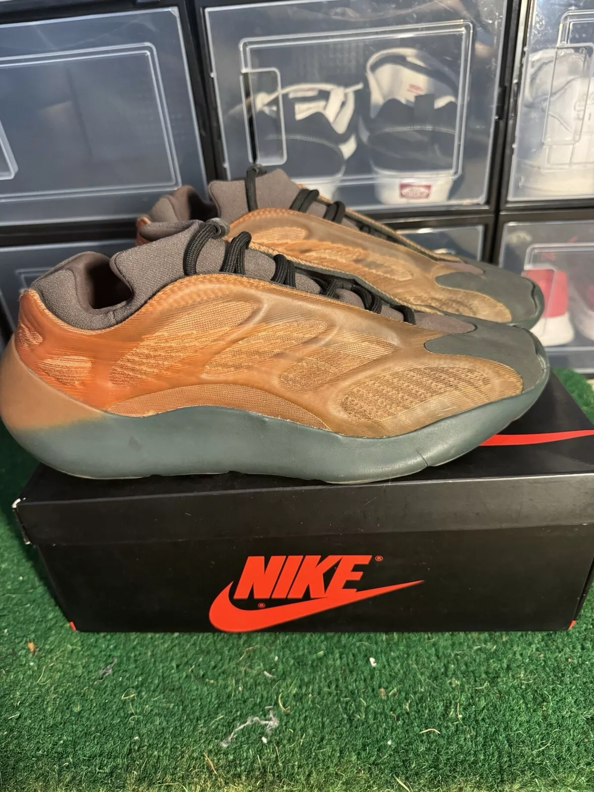 S2 Adidas YEEZY Yeezy 700 V3 'Copper Fade' review Zoila Sanchez-Click 01