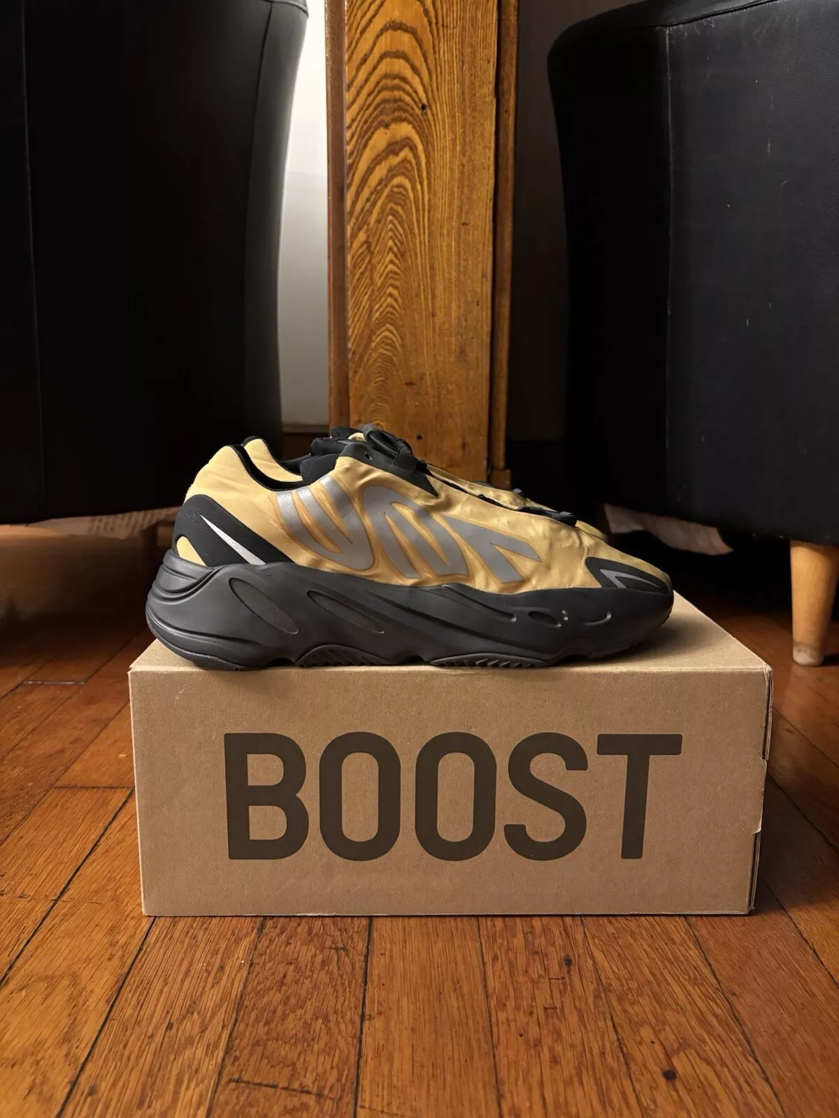S2 Adidas Yeezy Boost 700 MNVN Black Yellow review Man Asura 01