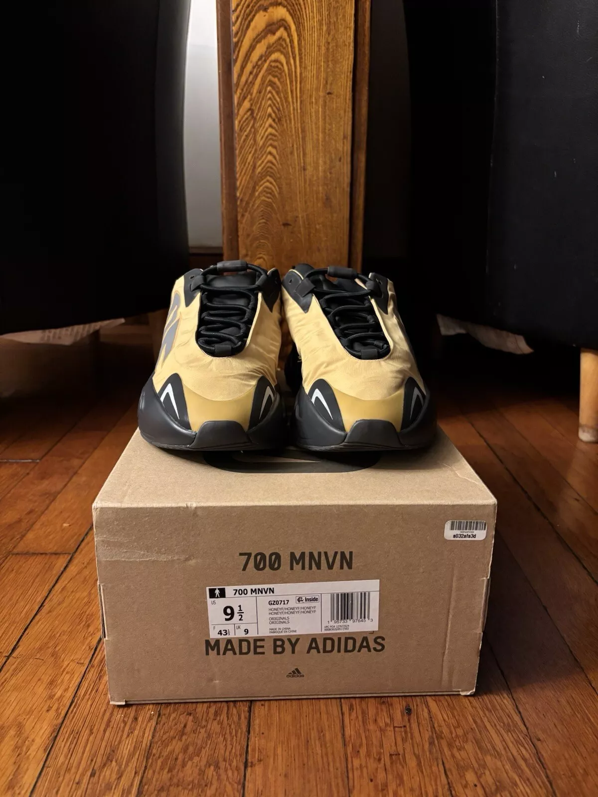 S2 Adidas Yeezy Boost 700 MNVN Black Yellow review Man Asura 02