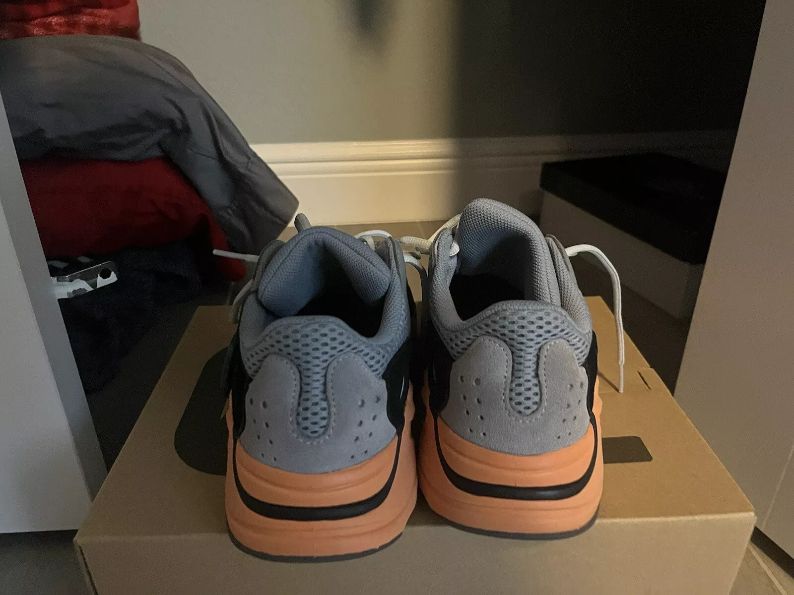 S2 Adidas Yeezy Boost 700 "Wash Orange" review Mariana R. 02