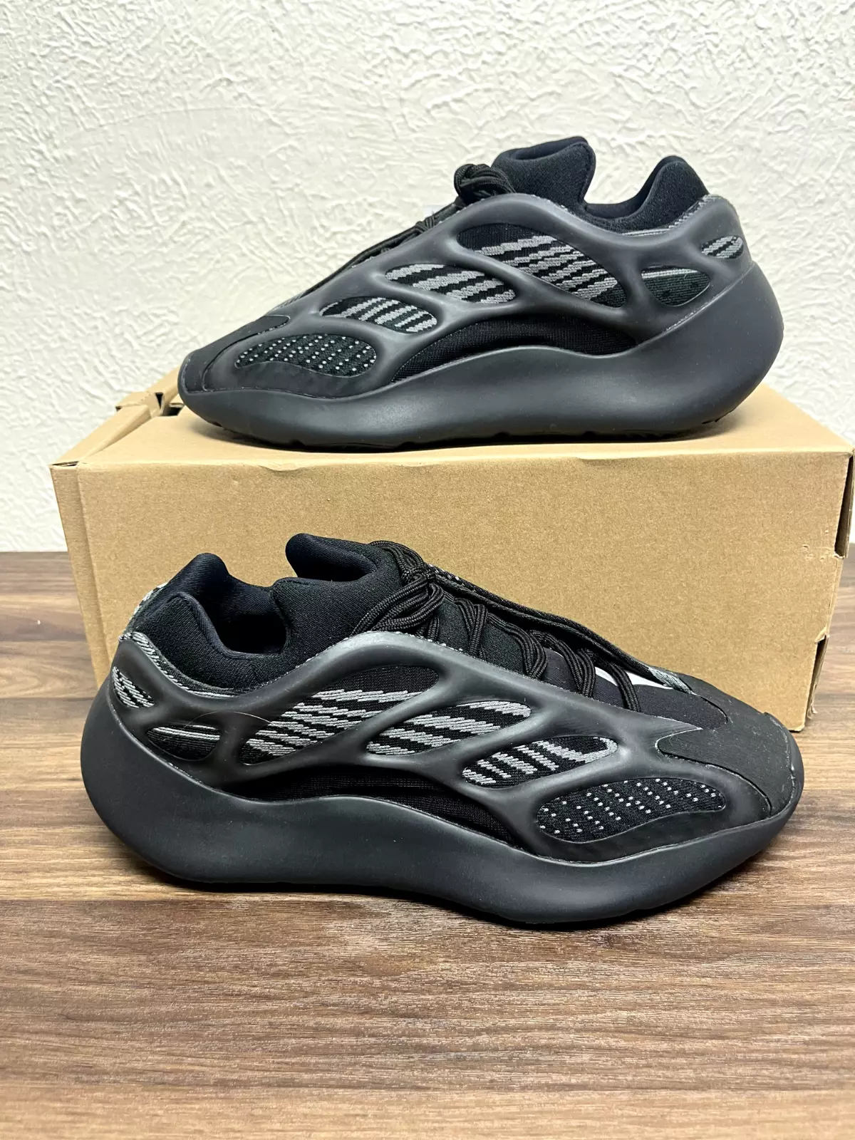 S2 Adidas Yeezy 700 V3 “Alvah”Basf Boost review Tommy 02