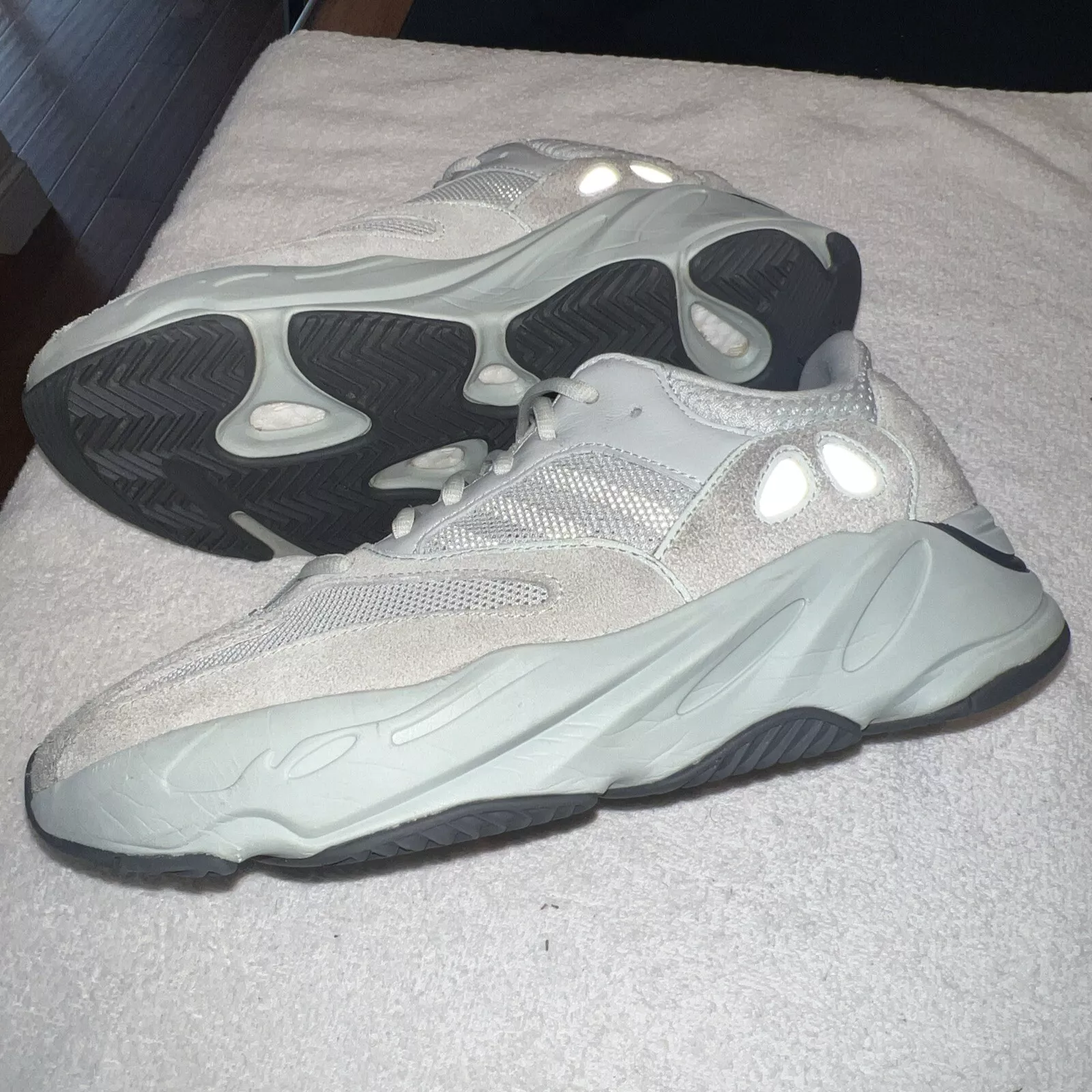 S2 700 Adidas Yeezy Boost 700 "Salt" review Alicia Torres 02