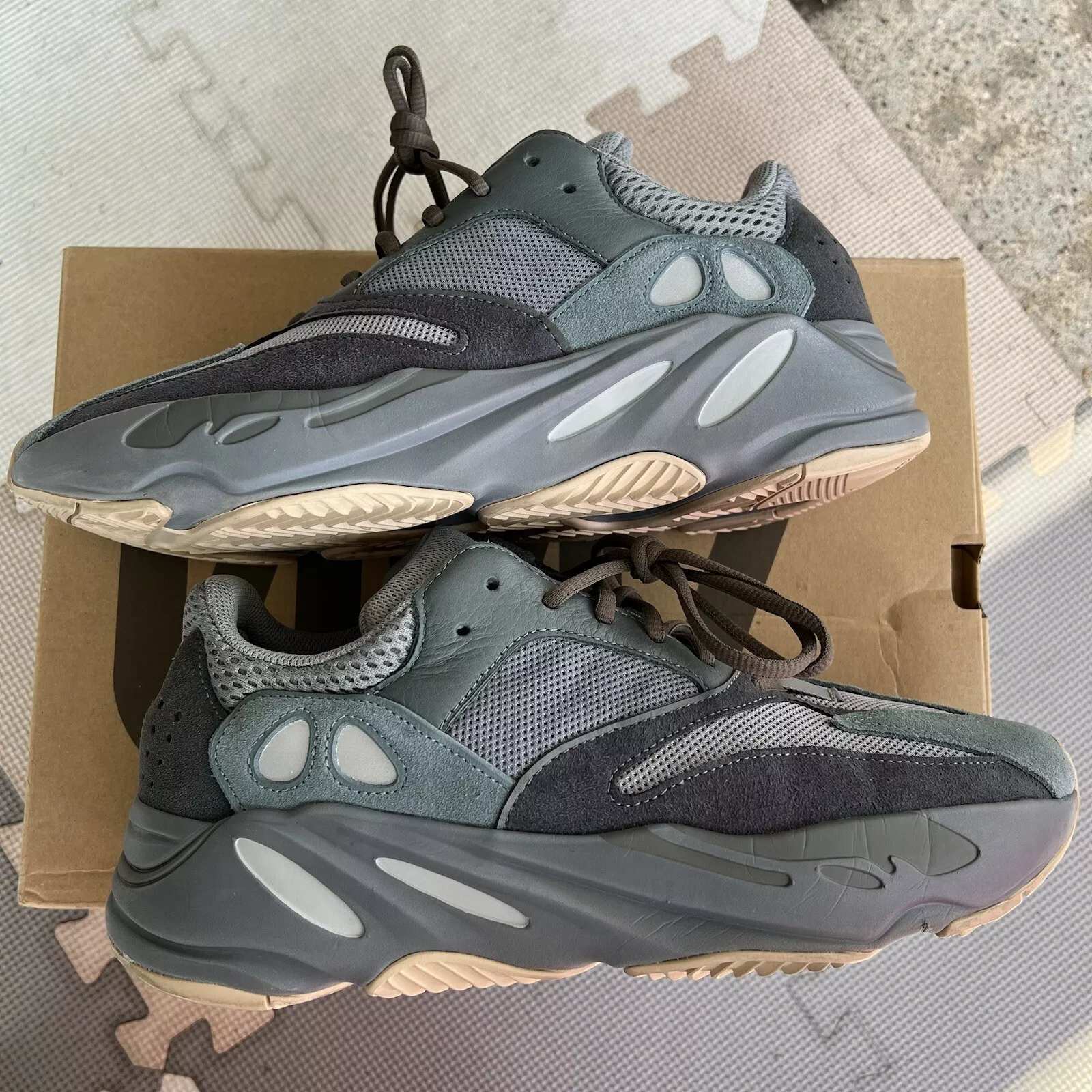 S2 Adidas Yeezy Boost 700 Teal Blue Real Boost review Angelo ortega 02