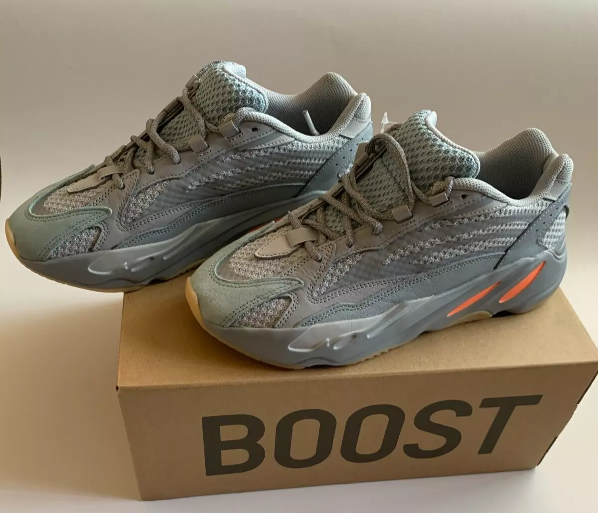 S2 Yeezy Boost 700 “Inertia”  review MAIRIM RIVERO 01