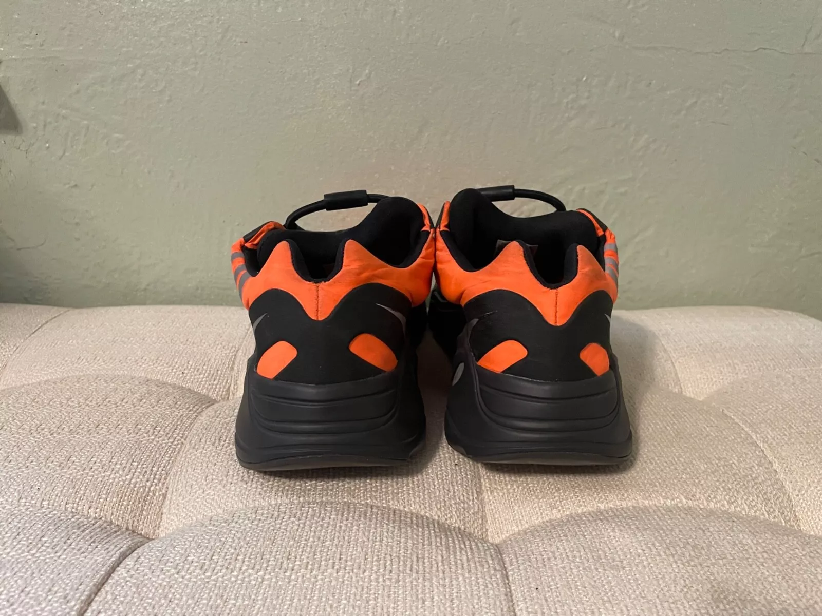 S2 Adidas Yeezy Boost 700 MNVN Orange review Zacc 01