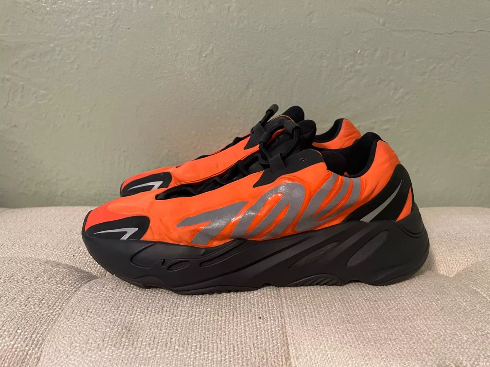 S2 Adidas Yeezy Boost 700 MNVN Orange review Zacc 02