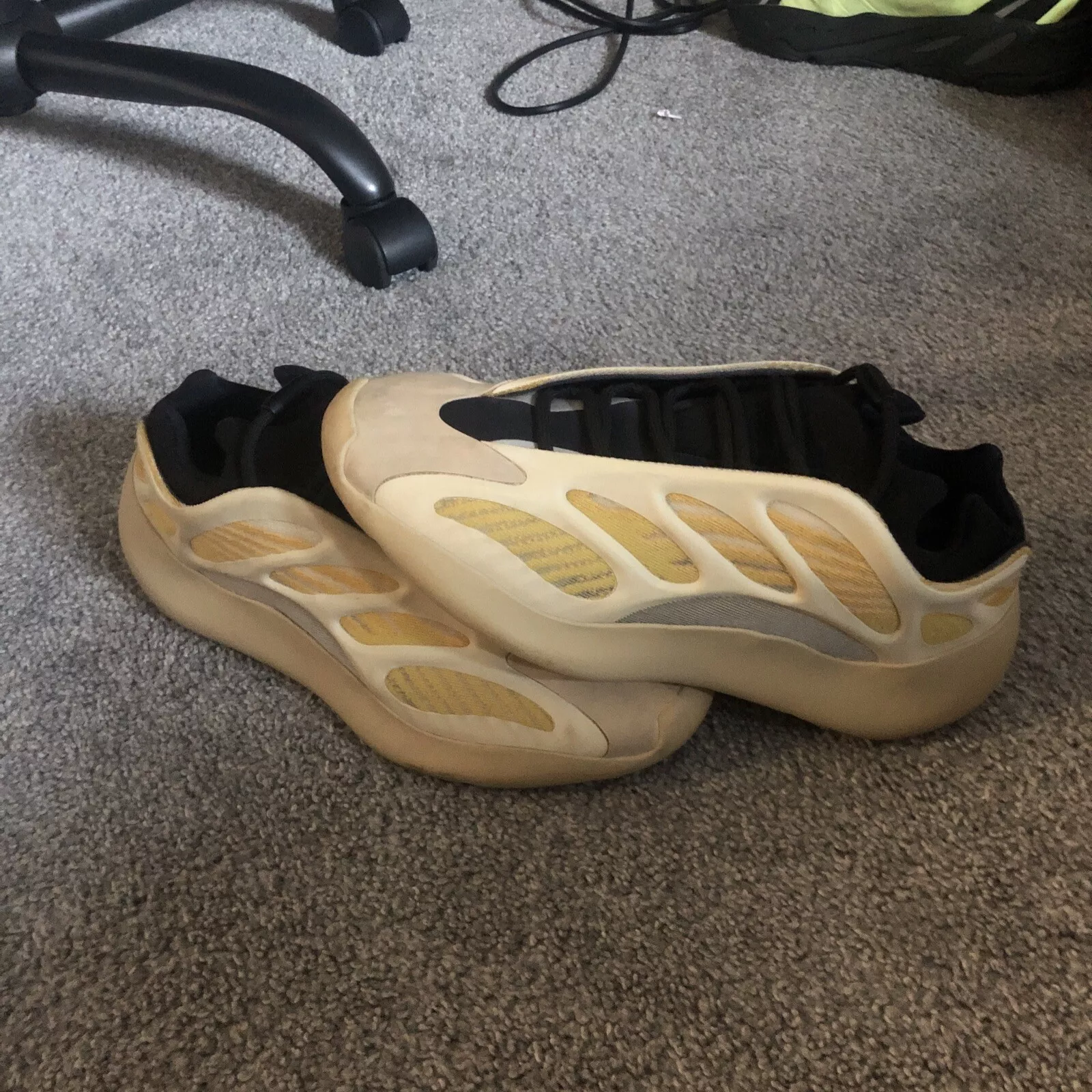 S2 Adidas Yeezy Boost 700 V3 Srphym review ChyldofGod 01