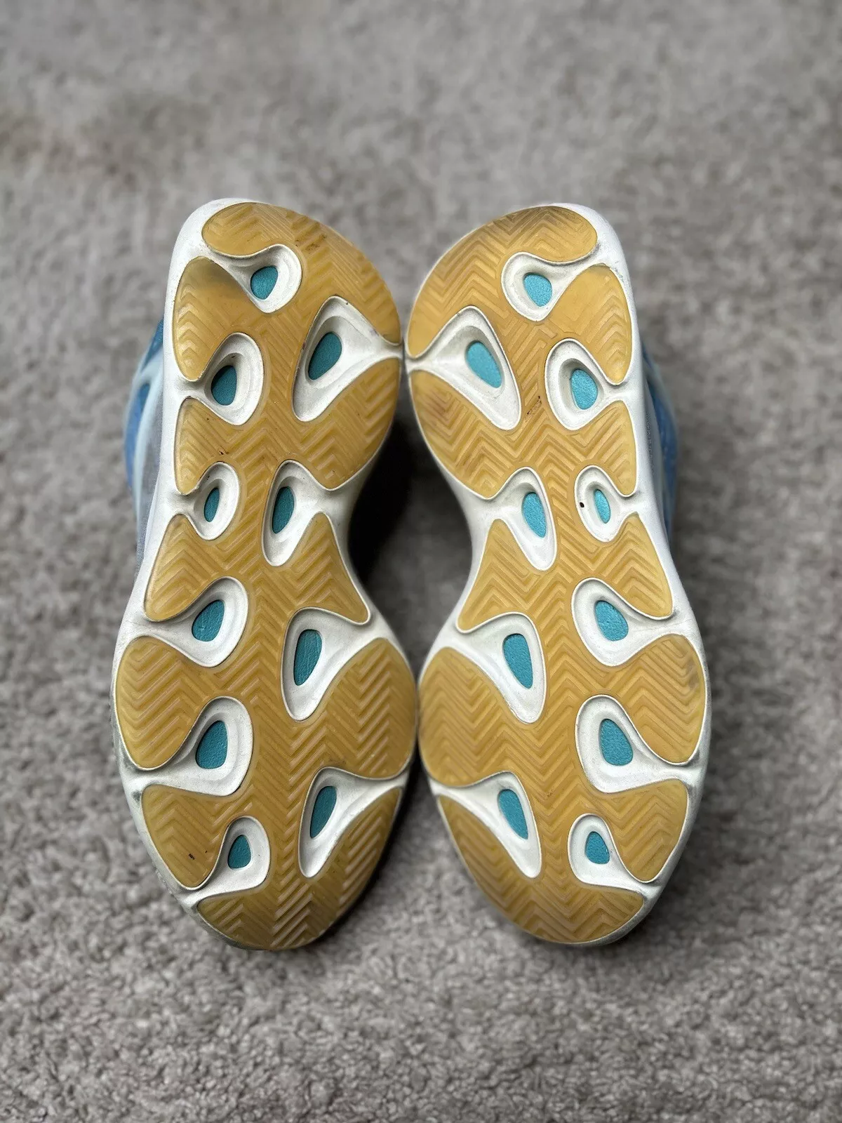 S2 Adidas Yeezy 700 V3 “Kyanite” Basf Boost review Cesar Chuki 02