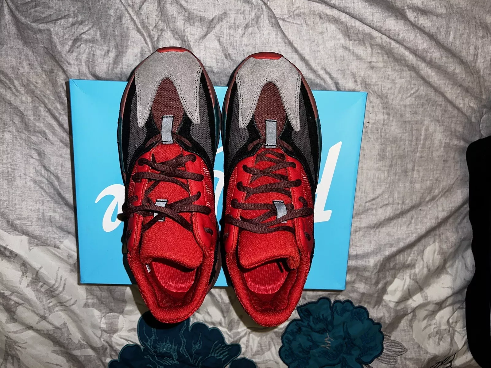 AH Adidas Yeezy Boost 700 Hi-Res Red review Laurent 02