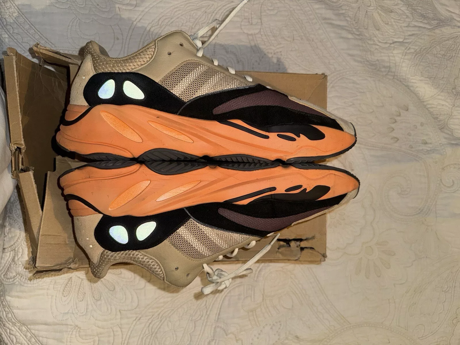 AH Adidas Yeezy Boost 700 Enflame Amber review Jabon25 01