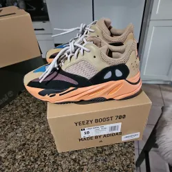AH Adidas Yeezy Boost 700 Enflame Amber review Esperanza 01
