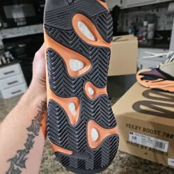 AH Adidas Yeezy Boost 700 Enflame Amber review Esperanza 02