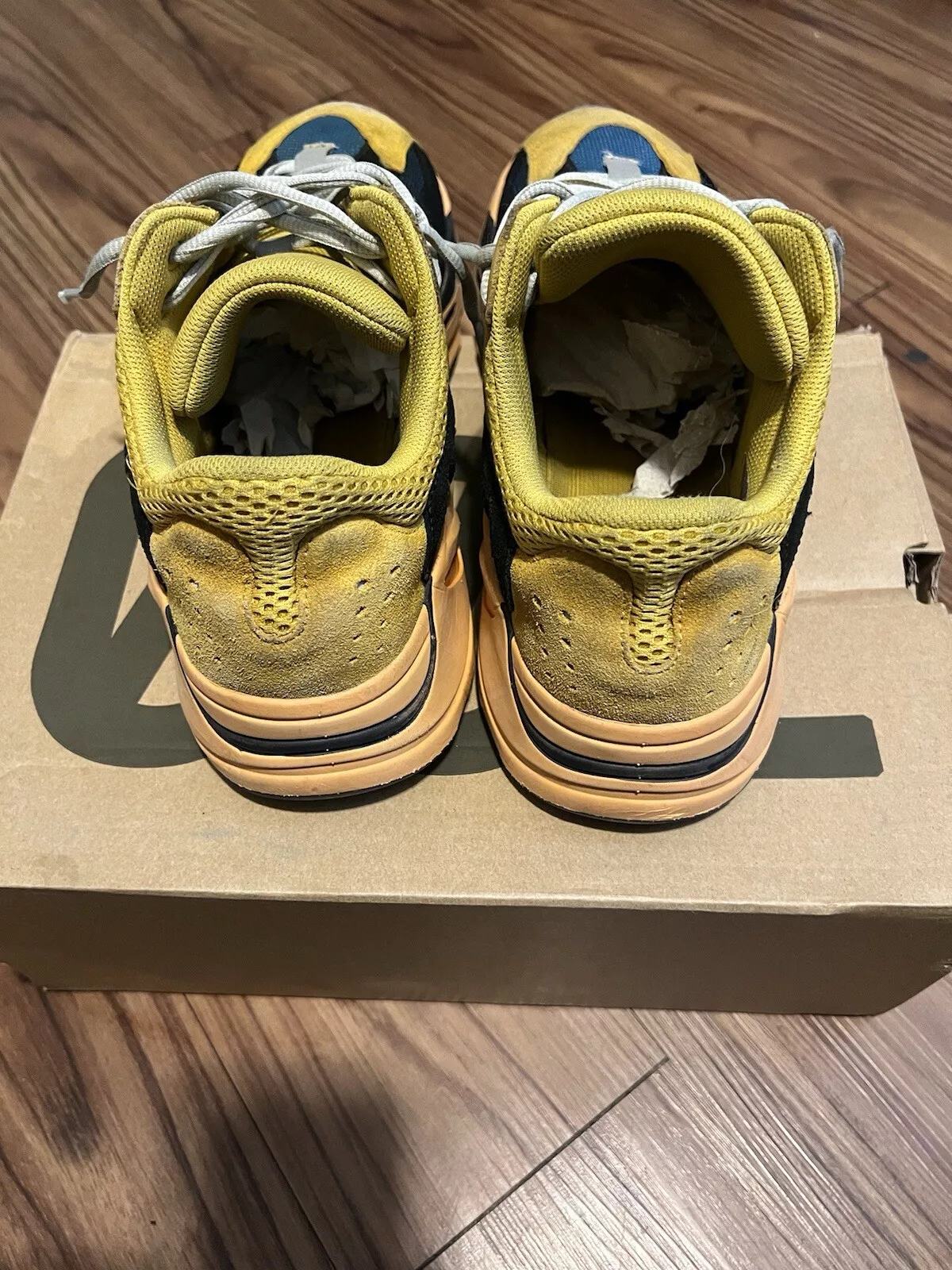 AH Adidas Yeezy Boost 700 “SUN" review Jasnelly Taveras 02