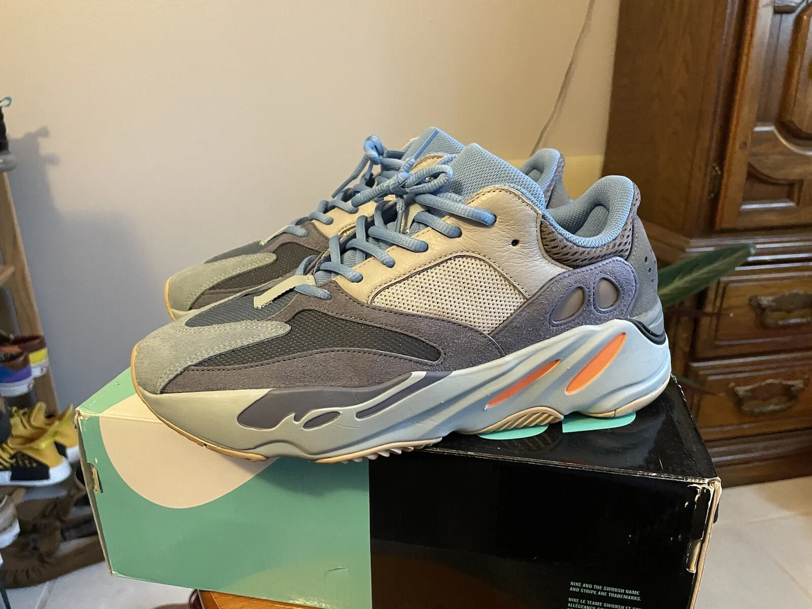 AH Adidas Yeezy Boost 700 Carbon Blue Real Boost review Lyudmila 02