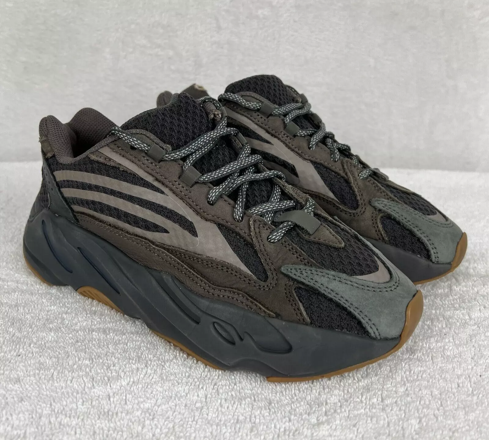 AH 700 V2 Adidas Yeezy Boost 700 V2 “Geode” review Jakcy 02