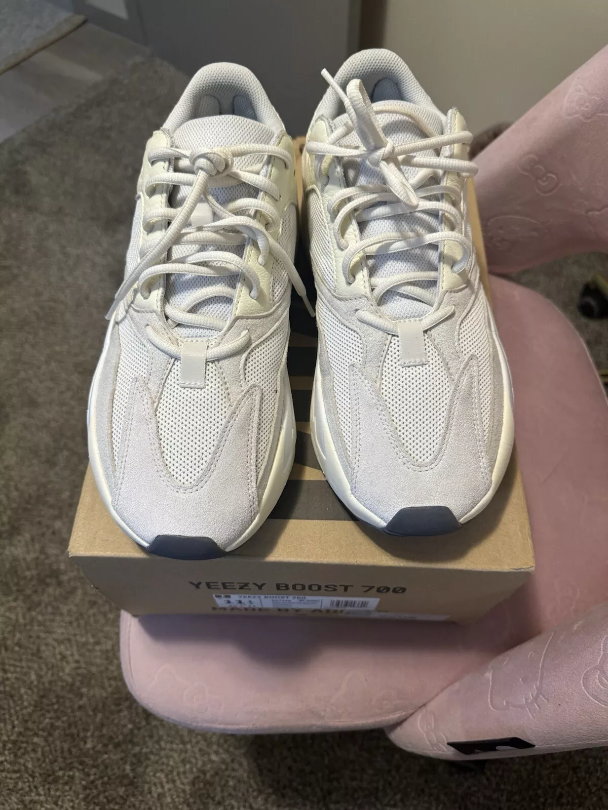AH Yeezy Boost 700“Analog” review Mark 01