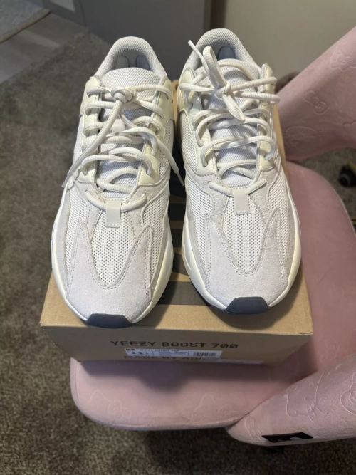 AH Yeezy Boost 700“Analog” review 