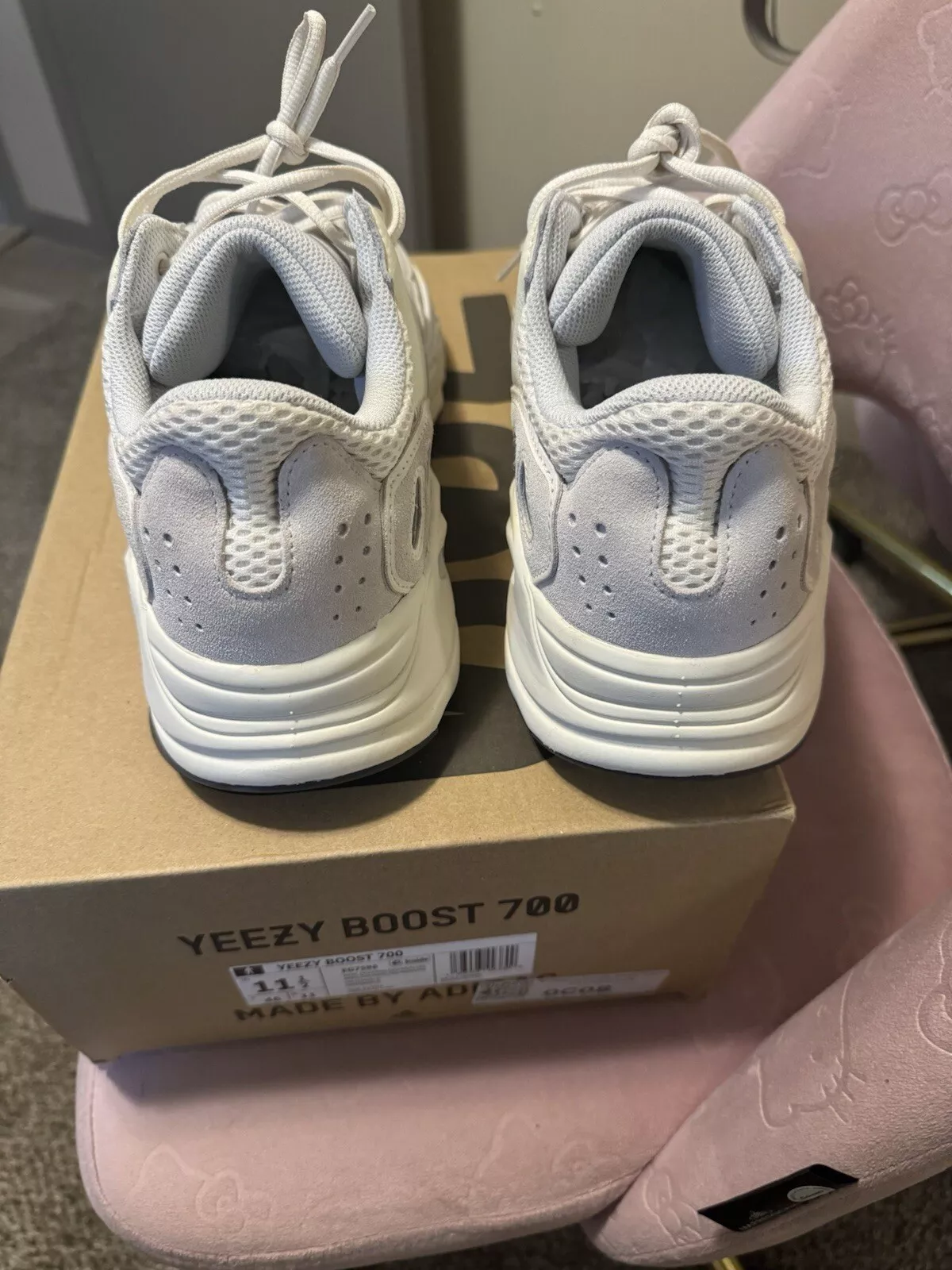 AH Yeezy Boost 700“Analog” review Mark 02