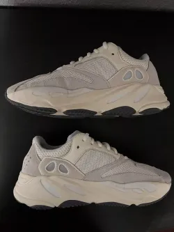 AH Yeezy Boost 700“Analog” review Cecilia Dempster