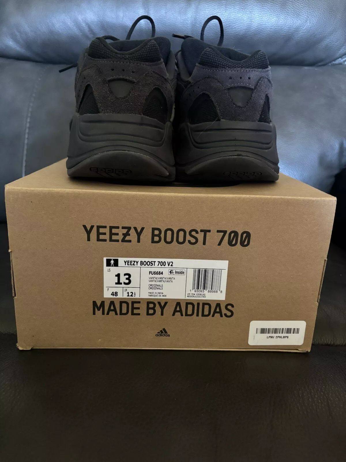 AH Yeezy Boost 700 V2“Vanta” review JIM 01