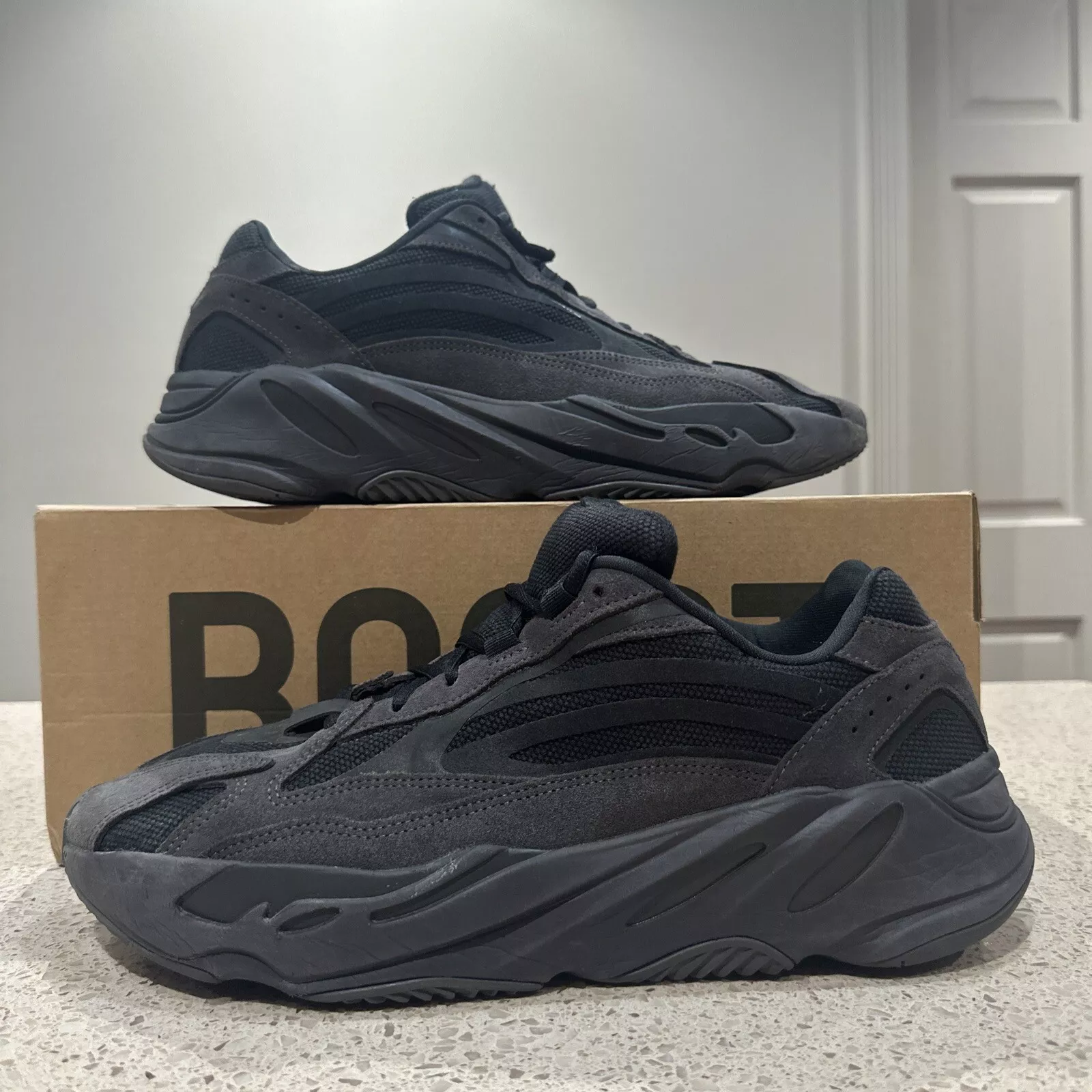 AH Yeezy Boost 700 V2“Vanta” review Charles Graham 01