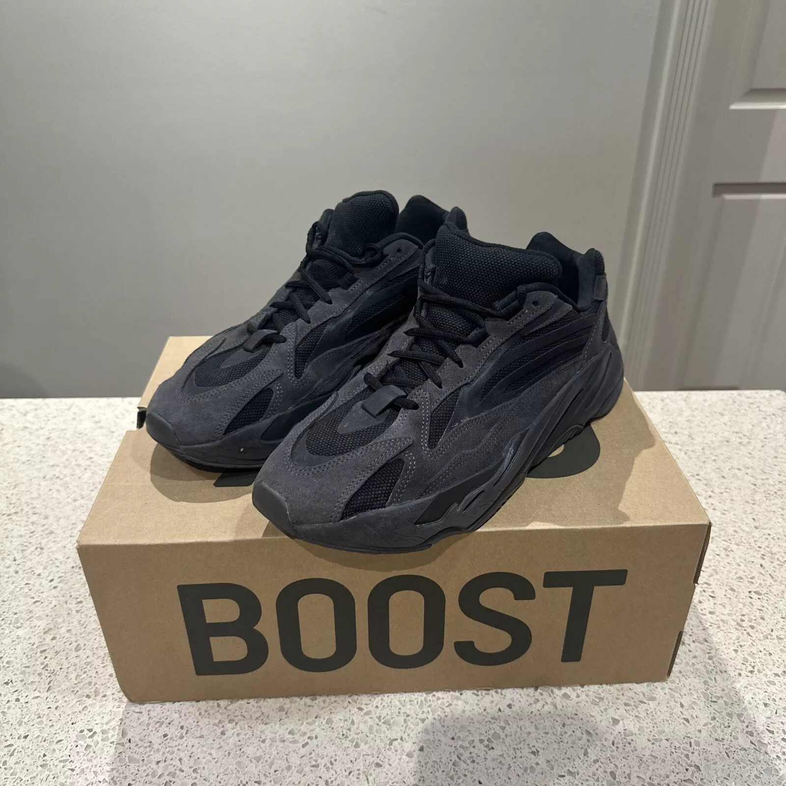 AH Yeezy Boost 700 V2“Vanta” review Charles Graham 02
