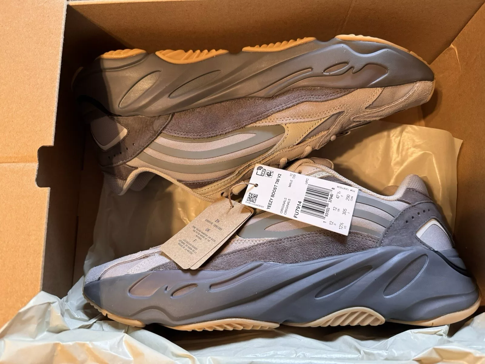 AH Yeezy Boost 700 V2“Tephra” review Jelene Calderon 01