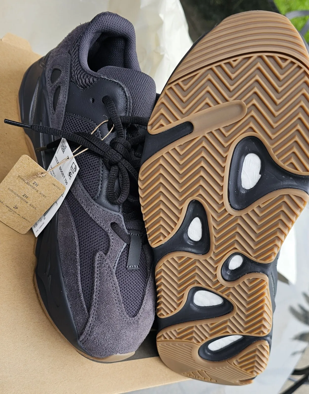 AH Yeezy Boost 700“Utility Black” review Brent Penton