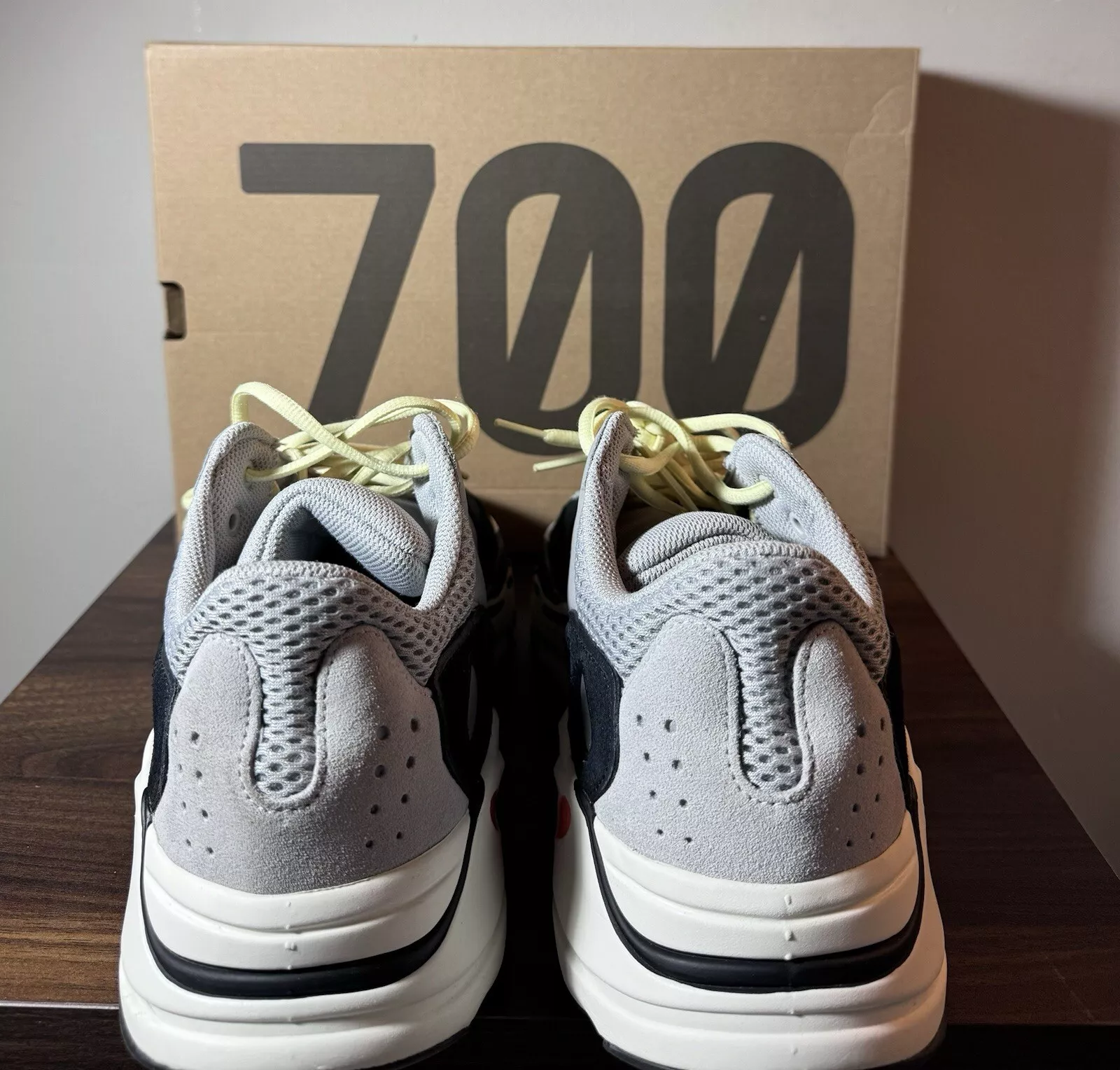 AH Adidas Yeezy Wave Runner 700 review Marcela 01