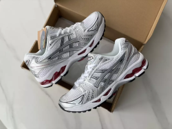 Asics Gel Kayano 14 'Pure Silver Red' review Julie Rogiers 02